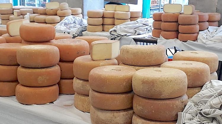 120 FROMAGES – La Foire d’Oloron propose un concours très prisé